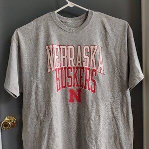 Nebraska Cornhuskers Men's XXL Short Sleeve T-Shirt Gray Red White NEVER WORN